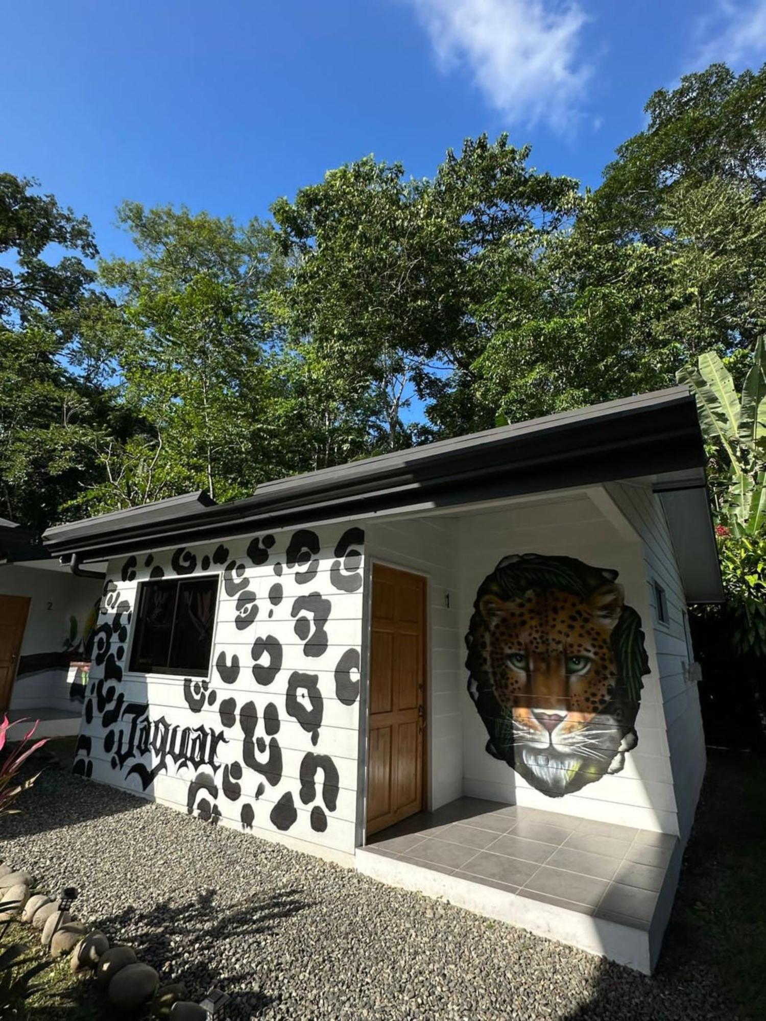 Bungalows Sloth Manzanillo  Eksteriør billede
